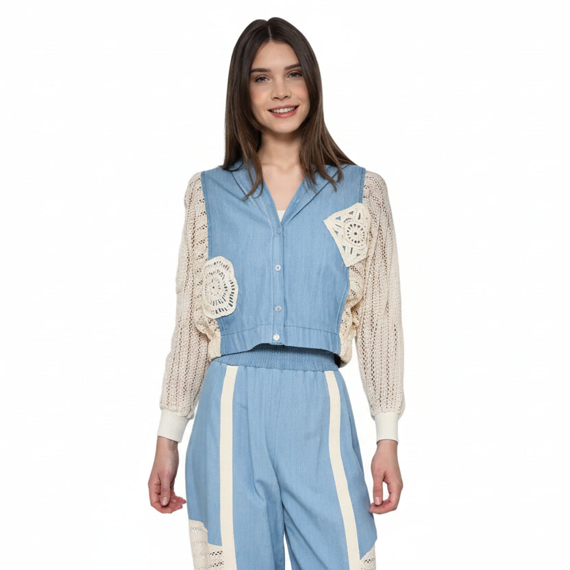 Γυναικείο Σύνολο Δύο Κομματιών σε Γαλάζια Απόχρωση με Χειροποίητες Λεπτομέρειες