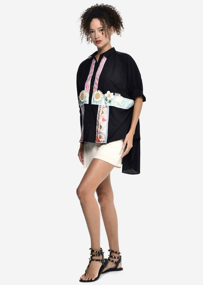 Μαύρο Πουκάμισο με Καλλιτεχνικές Υφασμάτινες Λωρίδες